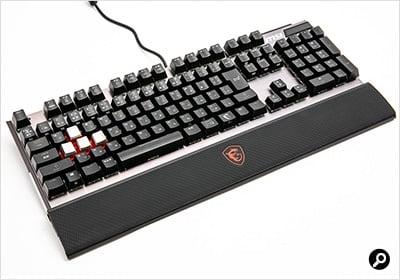 付属のパームレストはキーボード本体に固定しないタイプ